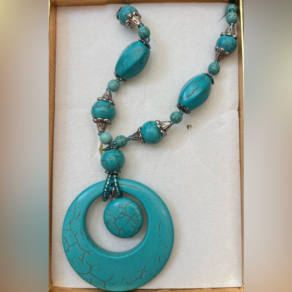 Turquoise silver pendant necklace